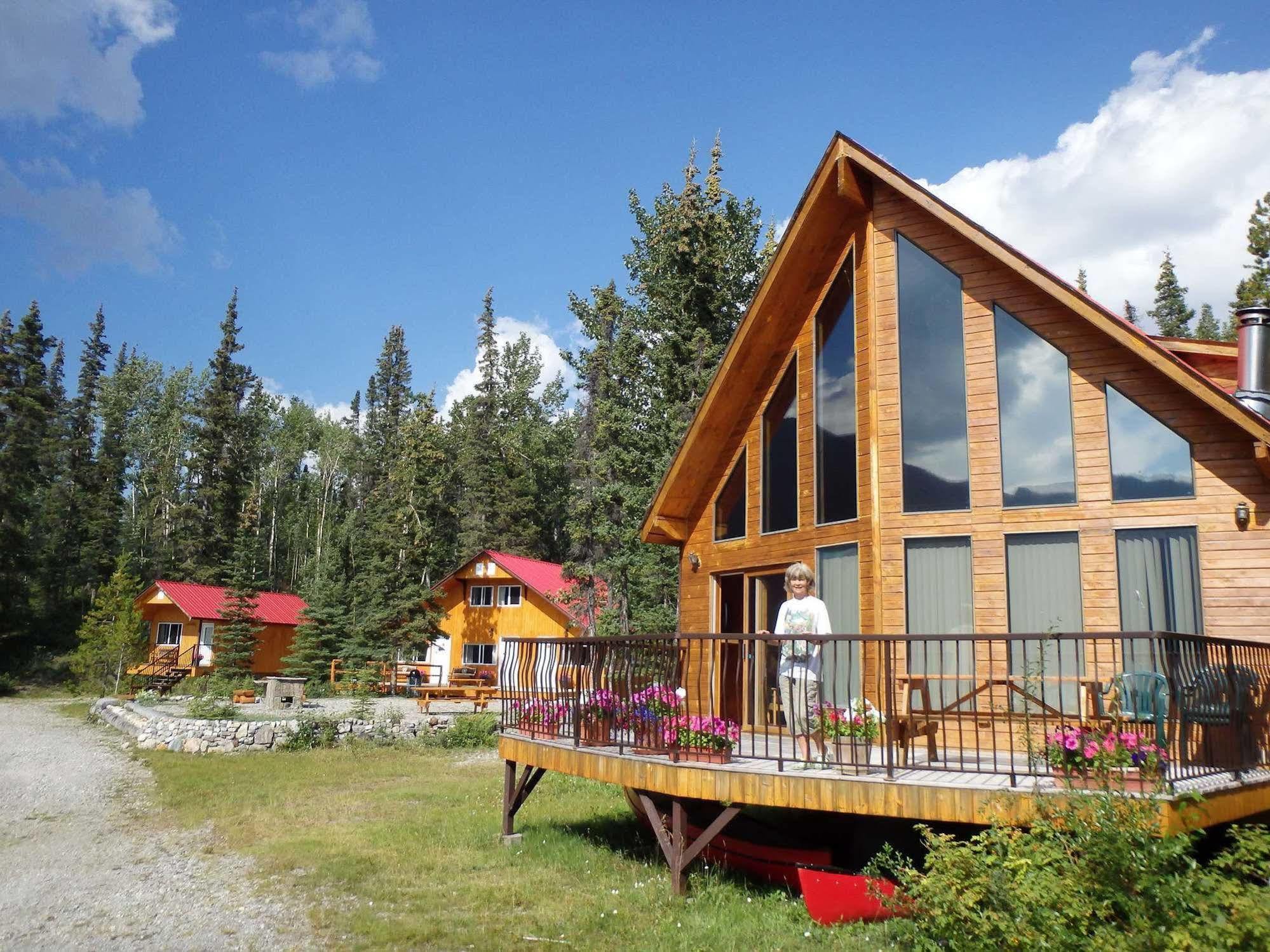 Northern Rockies Lodge Muncho Lake Kültér fotó